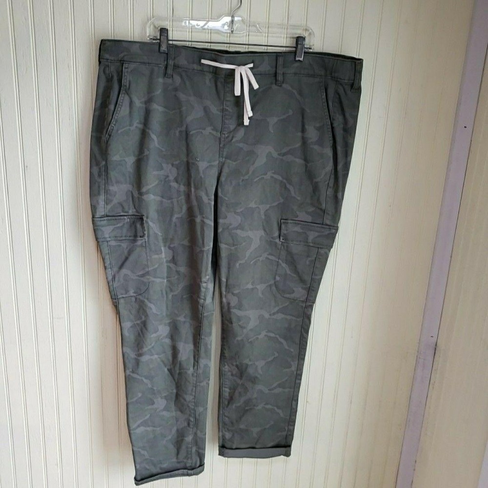 Torrid Cargo Pants Womens 3R Gray Twill Camouflage Elastic Waist Stretch Pockets
